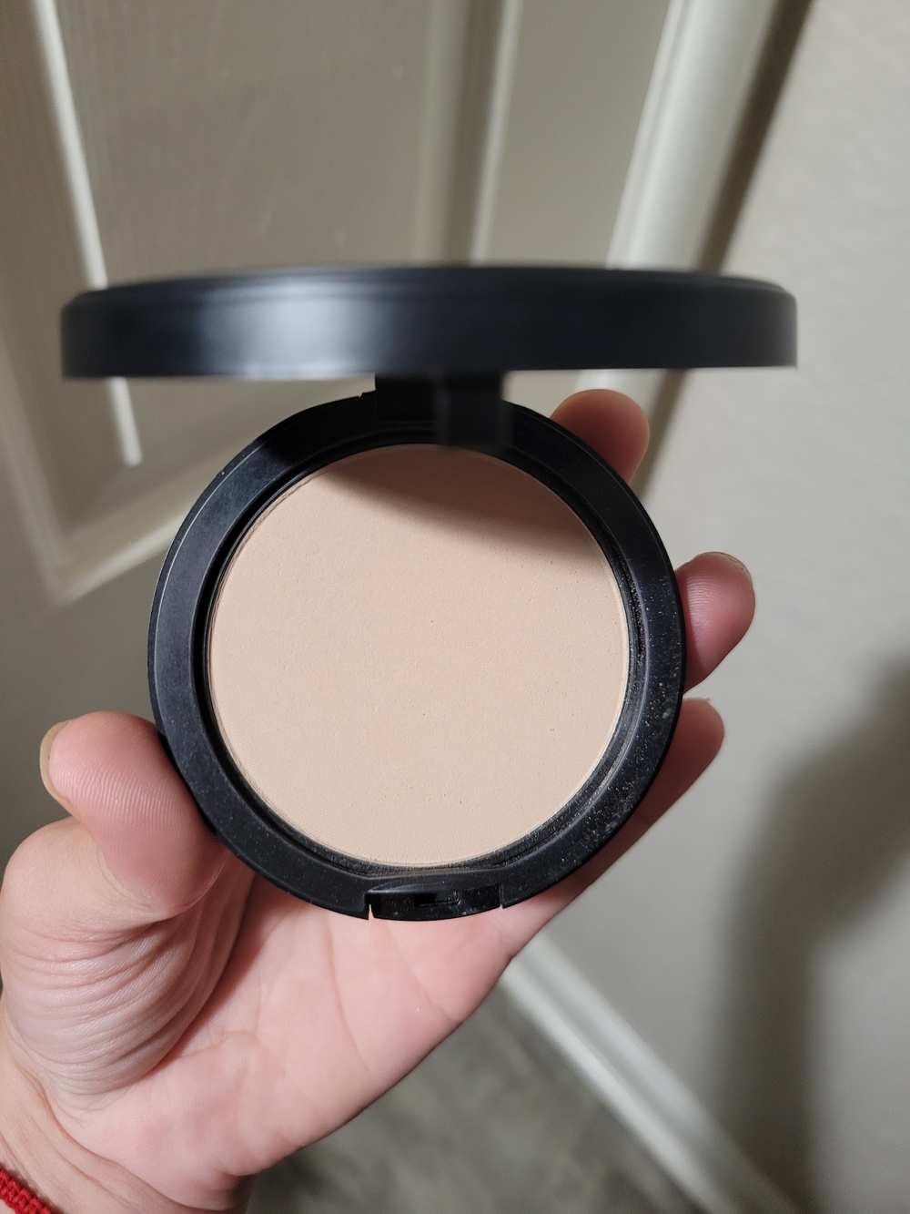 MAC Studio Fix Powder Plus Foundation Compact in Black - Picture 2 of 5